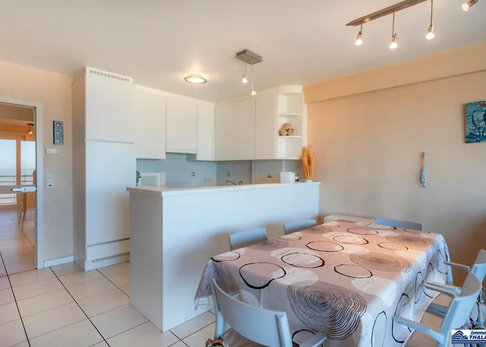 Primavera 0502 - 2 Bedrooms 6p - Centrally Located With Amazing Sea View *